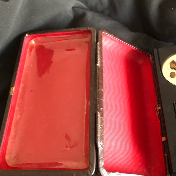 Vintage Leather Bound Travel Radio/Alarm Clock - Picture 12 of 12